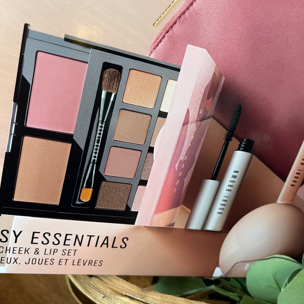 COPY - BOBBI BROWN Easy Essentials eye, cheek, & lip set .